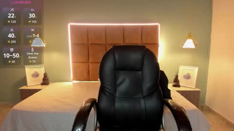 Snapshot of alejootwink chatting on 11-22-25, 12:31 ALejoo Saenz online show from 11-22-25, 12:31