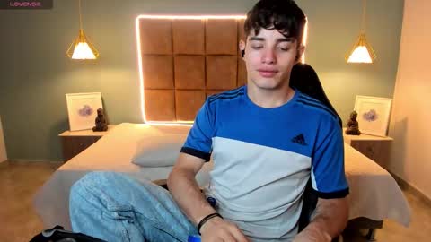 Snapshot of alejootwink chatting on 02-27-26, 05:29 ALejoo Saenz online show from 02-27-26, 05:29