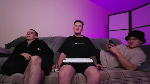 Snapshot of aleks_fisher chatting on 10-25-25, 06:35 Alex and Linar online show from 10-25-25, 06:35