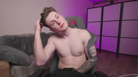 Snapshot of aleks_fisher chatting on 11-04-25, 05:12 Alex and Linar online show from 11-04-25, 05:12