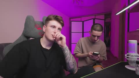 Snapshot of aleks_fisher chatting on 11-08-25, 09:35 Alex and Linar online show from 11-08-25, 09:35