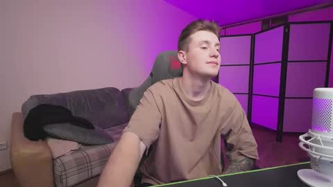 Snapshot of aleks_fisher chatting on 11-11-25, 10:54 Alex and Linar online show from 11-11-25, 10:54