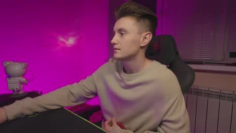 Snapshot of aleks_fisher chatting on 12-15-25, 10:36 Alex and Linar online show from 12-15-25, 10:36