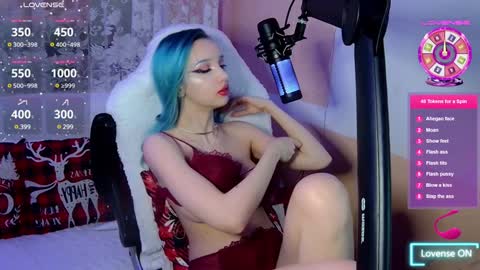 Snapshot of aleksahunt chatting on 12-28-24, 11:48 Aleksa Hunt online show from 12-28-24, 11:48