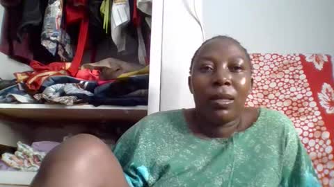 Snapshot of alesha_ chatting on 10-31-25, 07:20 Noreen Kennth and Emilly online show from 10-31-25, 07:20