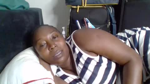 Snapshot of alesha_ chatting on 11-10-25, 09:25 Noreen Kennth and Emilly online show from 11-10-25, 09:25