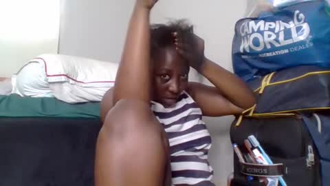 Snapshot of alesha_ chatting on 11-11-25, 09:31 Noreen Kennth and Emilly online show from 11-11-25, 09:31