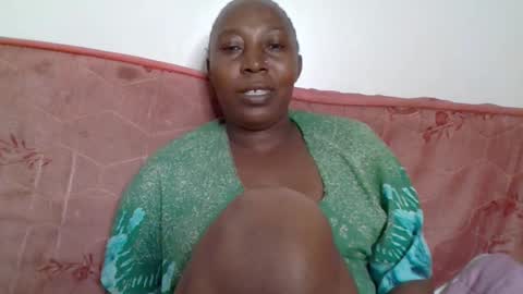 Snapshot of alesha_ chatting on 11-17-25, 06:57 Noreen Kennth and Emilly online show from 11-17-25, 06:57