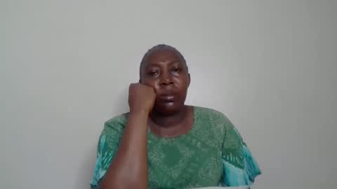 Snapshot of alesha_ chatting on 11-29-25, 07:55 Noreen Kennth and Emilly online show from 11-29-25, 07:55