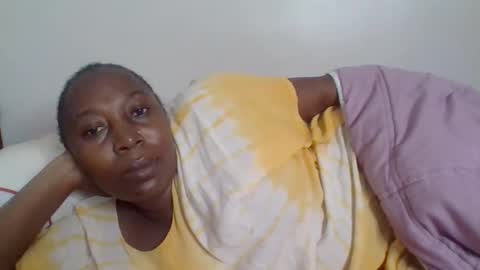 Snapshot of alesha_ chatting on 12-19-25, 07:21 Noreen Kennth and Emilly online show from 12-19-25, 07:21