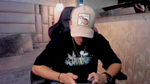 Snapshot of aless_king chatting on 12-27-24, 04:32 Alessandro King online show from 12-27-24, 04:32