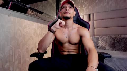 Snapshot of aless_king chatting on 12-29-24, 04:08 Alessandro King online show from 12-29-24, 04:08