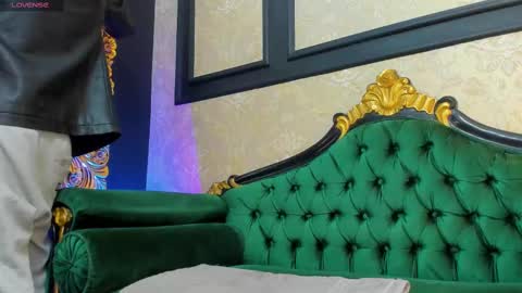 Snapshot of aless_king chatting on 09-10-25, 02:06 Alessandro King online show from 09-10-25, 02:06