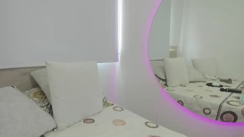 Snapshot of alessa_m71 chatting on 01-21-25, 05:41 Alessa Moreno online show from 01-21-25, 05:41