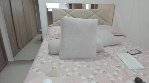 Snapshot of alessa_m71 chatting on 10-08-25, 04:04 Alessa Moreno online show from 10-08-25, 04:04