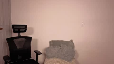 Alessandra Leblanc online show from 07-21-26, 10:45