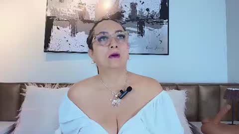 Snapshot of alessandraleroy chatting on 07-04-26, 12:33 Alessandra online show from 07-04-26, 12:33