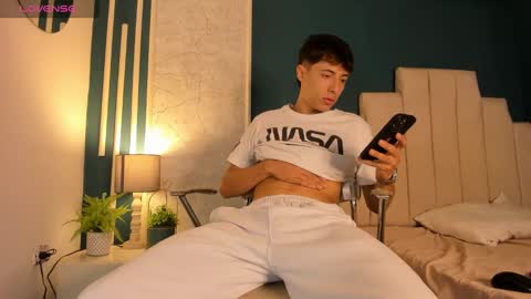 Alessandro Dybala online show from 01-18-25, 11:43