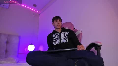 Alessandro Dybala online show from 01-25-25, 12:26