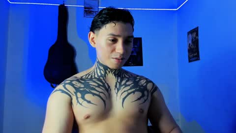 Snapshot of alessandro_wolf chatting on 12-31-24, 12:32 Alessandro online show from 12-31-24, 12:32