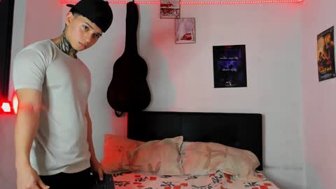 Snapshot of alessandro_wolf chatting on 01-16-25, 12:12 Alessandro online show from 01-16-25, 12:12