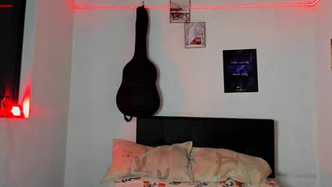 Snapshot of alessandro_wolf chatting on 01-16-25, 03:23 Alessandro online show from 01-16-25, 03:23