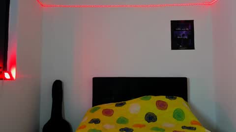 Snapshot of alessandro_wolf chatting on 01-29-25, 03:33 Alessandro online show from 01-29-25, 03:33