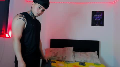 Snapshot of alessandro_wolf chatting on 02-01-25, 03:19 Alessandro online show from 02-01-25, 03:19