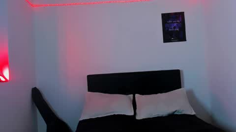 Snapshot of alessandro_wolf chatting on 03-05-25, 04:34 Alessandro online show from 03-05-25, 04:34