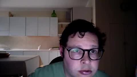 Snapshot of alessandroa6 chatting on 04-11-26, 04:22 alessandro online show from 04-11-26, 04:22