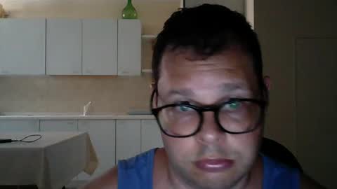 Snapshot of alessandroa6 chatting on 07-12-26, 11:56 alessandro online show from 07-12-26, 11:56