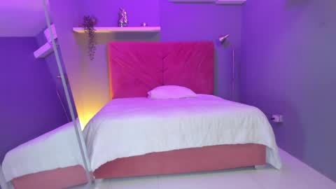 Snapshot of alessia_copper chatting on 04-24-26, 11:23 Ale online show from 04-24-26, 11:23