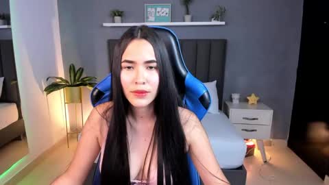 Snapshot of alessia_leroy chatting on 02-10-25, 09:04 A L E S S I A online show from 02-10-25, 09:04
