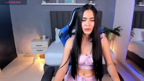 Snapshot of alessia_leroy chatting on 02-22-25, 12:05 A L E S S I A online show from 02-22-25, 12:05