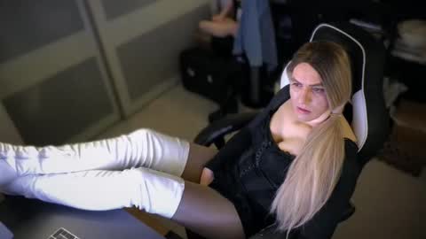 Leyla Leg online show from 04-17-26, 09:07