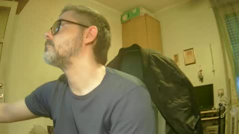 Snapshot of alex81pv1981 chatting on 01-02-25, 03:29 alex81pv1981 online show from 01-02-25, 03:29