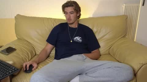 Snapshot of alex83530 chatting on 10-23-25, 08:02 Alex83530 online show from 10-23-25, 08:02