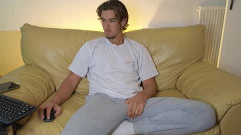 Snapshot of alex83530 chatting on 10-24-25, 08:33 Alex83530 online show from 10-24-25, 08:33