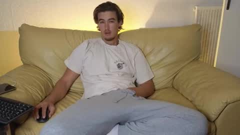 Snapshot of alex83530 chatting on 10-26-25, 08:42 Alex83530 online show from 10-26-25, 08:42