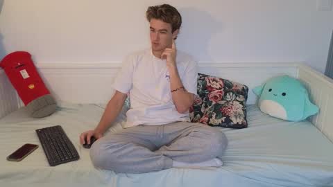 Snapshot of alex83530 chatting on 12-18-25, 08:42 Alex83530 online show from 12-18-25, 08:42