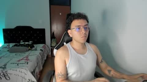 Snapshot of alex__montesco chatting on 01-10-26, 10:58 Alex online show from 01-10-26, 10:58