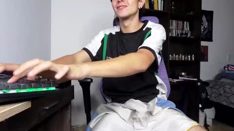 alex_connorr online show from 11-08-25, 10:52