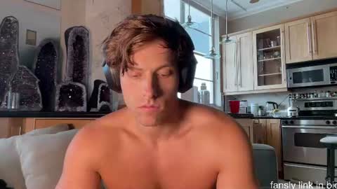 Snapshot of alex_islive chatting on 07-26-26, 06:15 Alex Stone online show from 07-26-26, 06:15