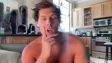 Snapshot of alex_islive chatting on 07-30-26, 09:36 Alex Stone online show from 07-30-26, 09:36