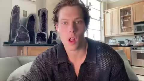 Snapshot of alex_islive chatting on 08-08-26, 07:16 Alex Stone online show from 08-08-26, 07:16