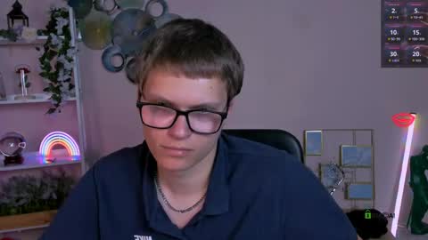 Snapshot of alex_reeding chatting on 05-13-26, 06:44 Alex online show from 05-13-26, 06:44