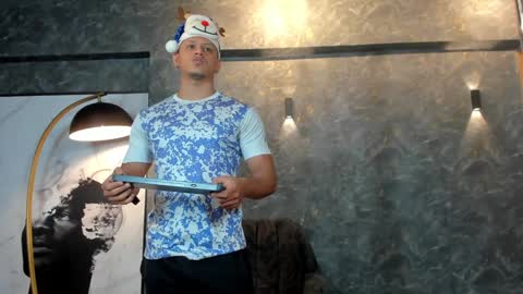 Snapshot of alex_tower chatting on 12-13-24, 06:59 Alex Towers online show from 12-13-24, 06:59