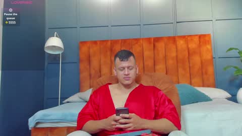 Snapshot of alex_tower chatting on 12-24-24, 10:49 Alex Towers online show from 12-24-24, 10:49