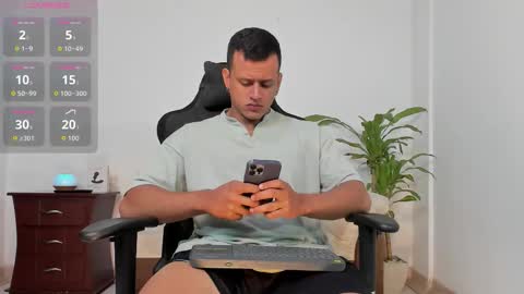 Snapshot of alex_tower chatting on 10-11-25, 02:22 Alex Towers online show from 10-11-25, 02:22