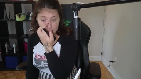 dont be afraid to click social media link its  working  just click on that  online show from 10-20-25, 08:53